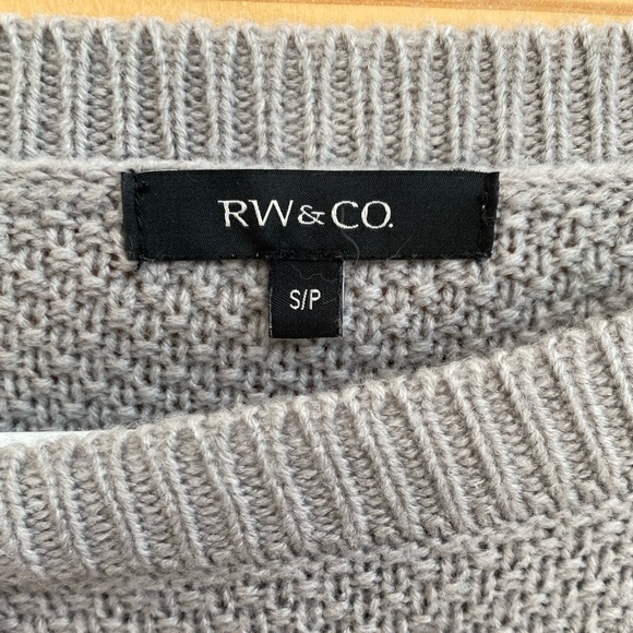Adorable sweater perfect for the office or a cozy night in. - Picture 2 of 2